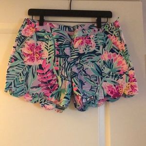 Lilly Pulitzer size 4 Scalloped shorts